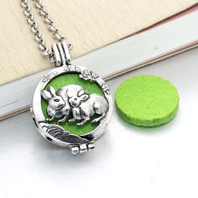 1pcs Aroma Diffuser Necklace Open Antique Vintage Lockets Pendant Perfume Essential Oil Aromatherapy Locket Necklace With Pads