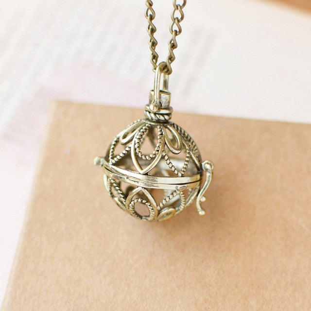 Multi-style Retro Charm Aromatherapy Pendant Spherical Locket for Aroma Essential Oil Aromatherapy Diffuser Necklace Jewelry