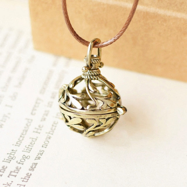 Multi-style Retro Charm Aromatherapy Pendant Spherical Locket for Aroma Essential Oil Aromatherapy Diffuser Necklace Jewelry